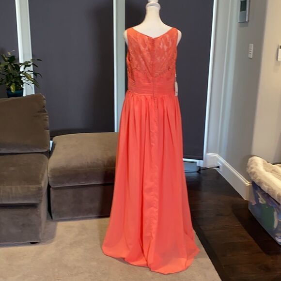 Woman’s A-Line V-Neck Chiffon Prom Bridesmaid or Formal Dress Size 12 NWT - Picture 4 of 12